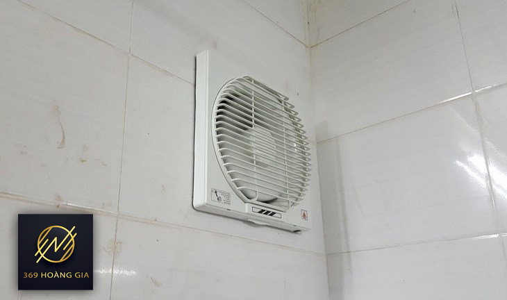 có nên vừa bật điều hòa vừa bật quạt thông gió 1