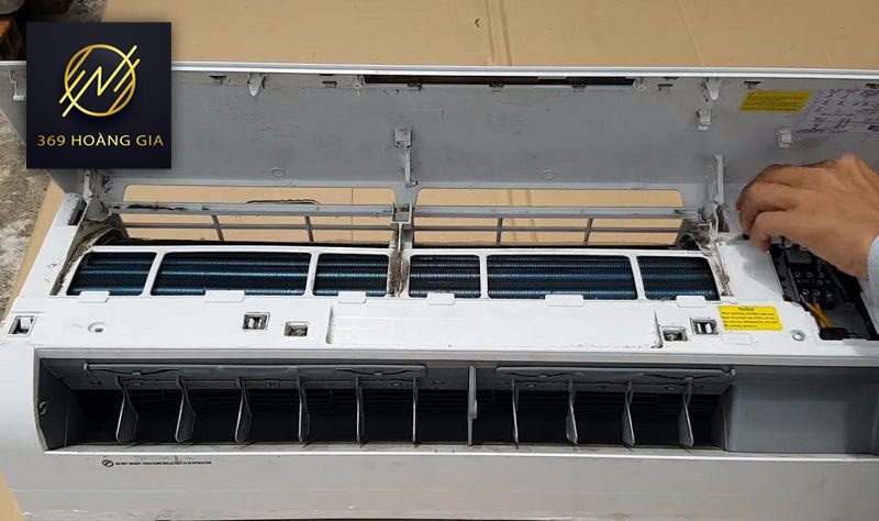 thay tụ quạt dàn lạnh điều hòa daikin 1